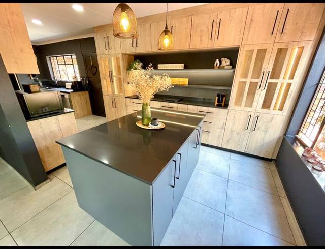 3 BEDROOM HOUSE FOR SALE IN NOORDHEUWEL